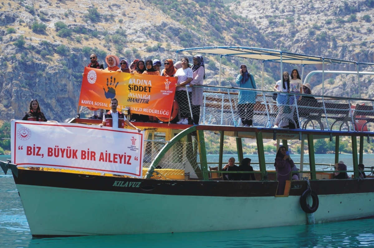 Kahtalı kadınlar kadın şiddetine karşı dikkat çekti