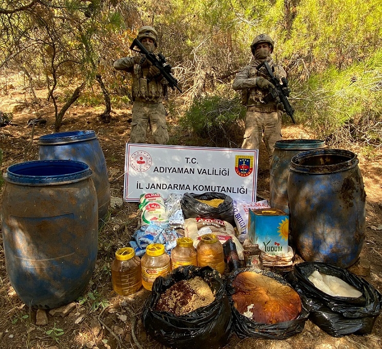 PKK'ya ait yaşam malzemesi ele geçirildi