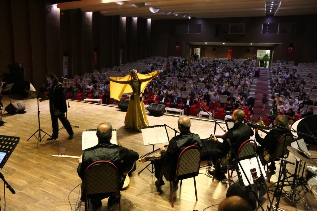 Türk dünyası müzik topluluğu konseri