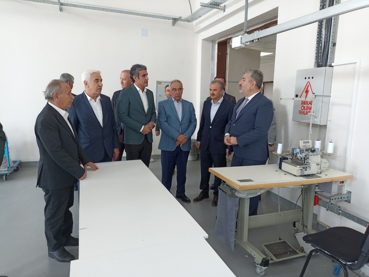 Dönmez, ASGEM’i gezdi