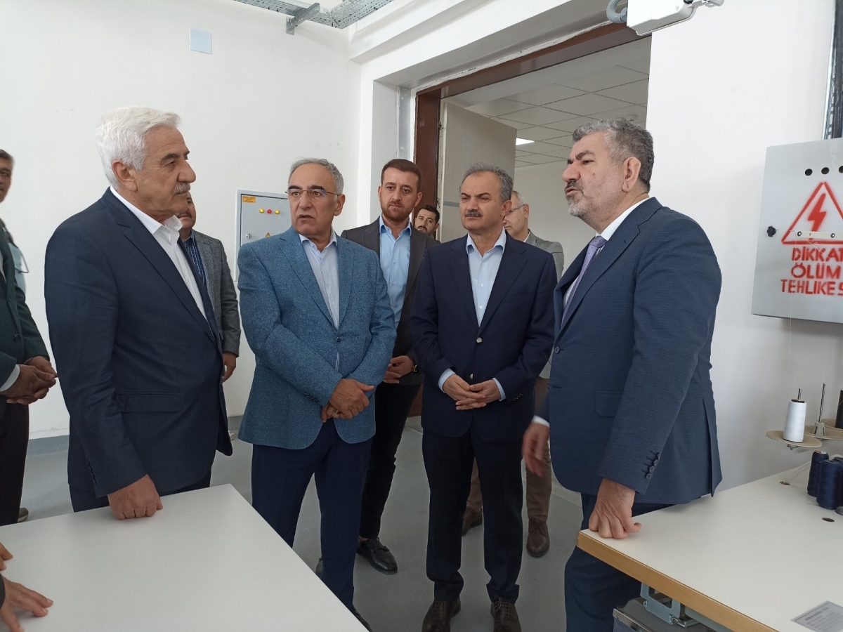 Dönmez, ASGEM’i gezdi