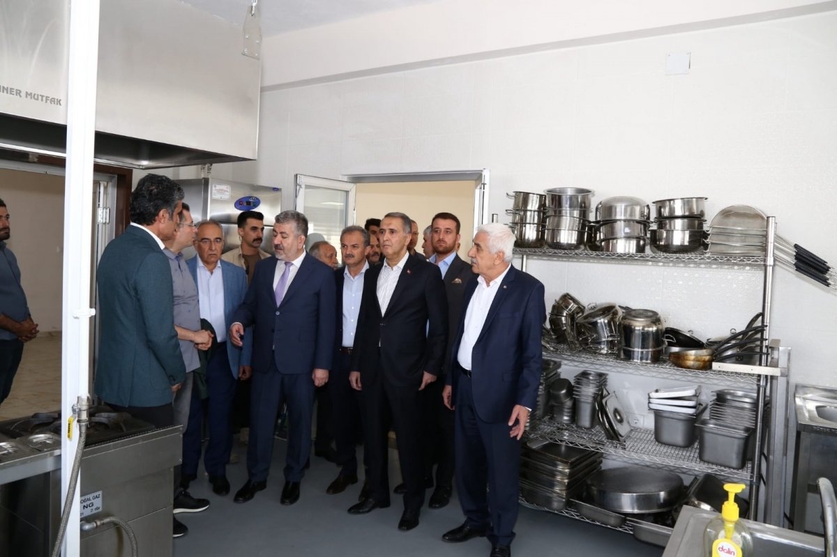 Dönmez, ASGEM’i gezdi