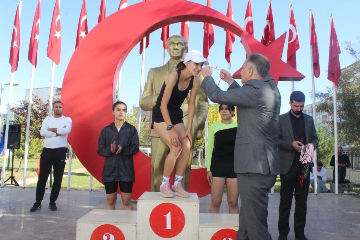 Kahta’da atletizmciler bağımlılıkla mücadele için koştular