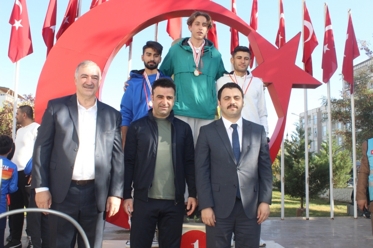 Kahta’da atletizmciler bağımlılıkla mücadele için koştular