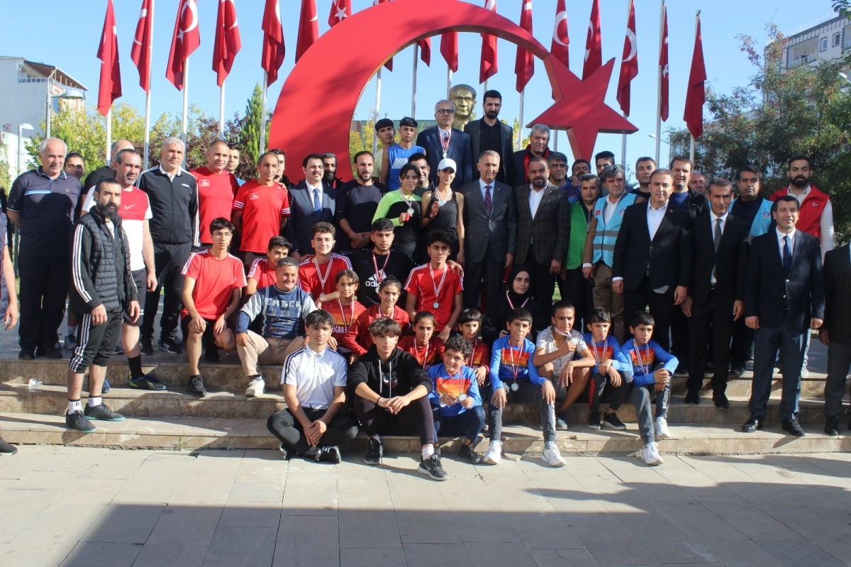 Kahta’da atletizmciler bağımlılıkla mücadele için koştular