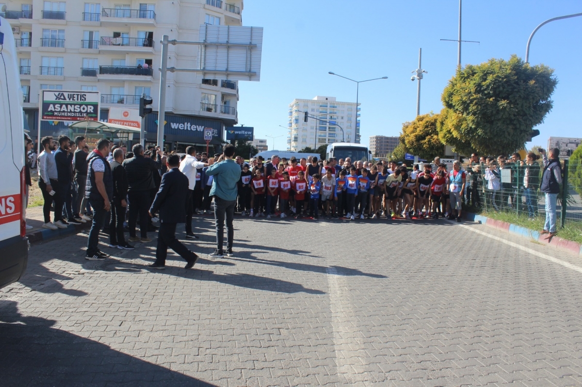 Kahta’da atletizmciler bağımlılıkla mücadele için koştular