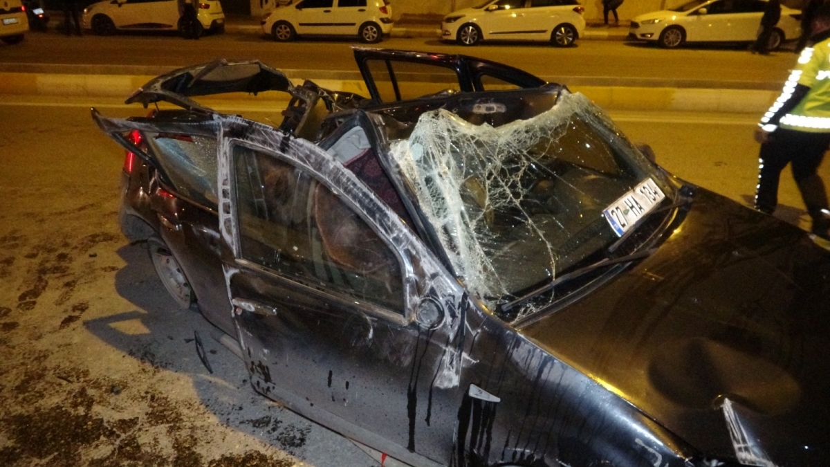 Refüje çıkan otomobil takla  attı