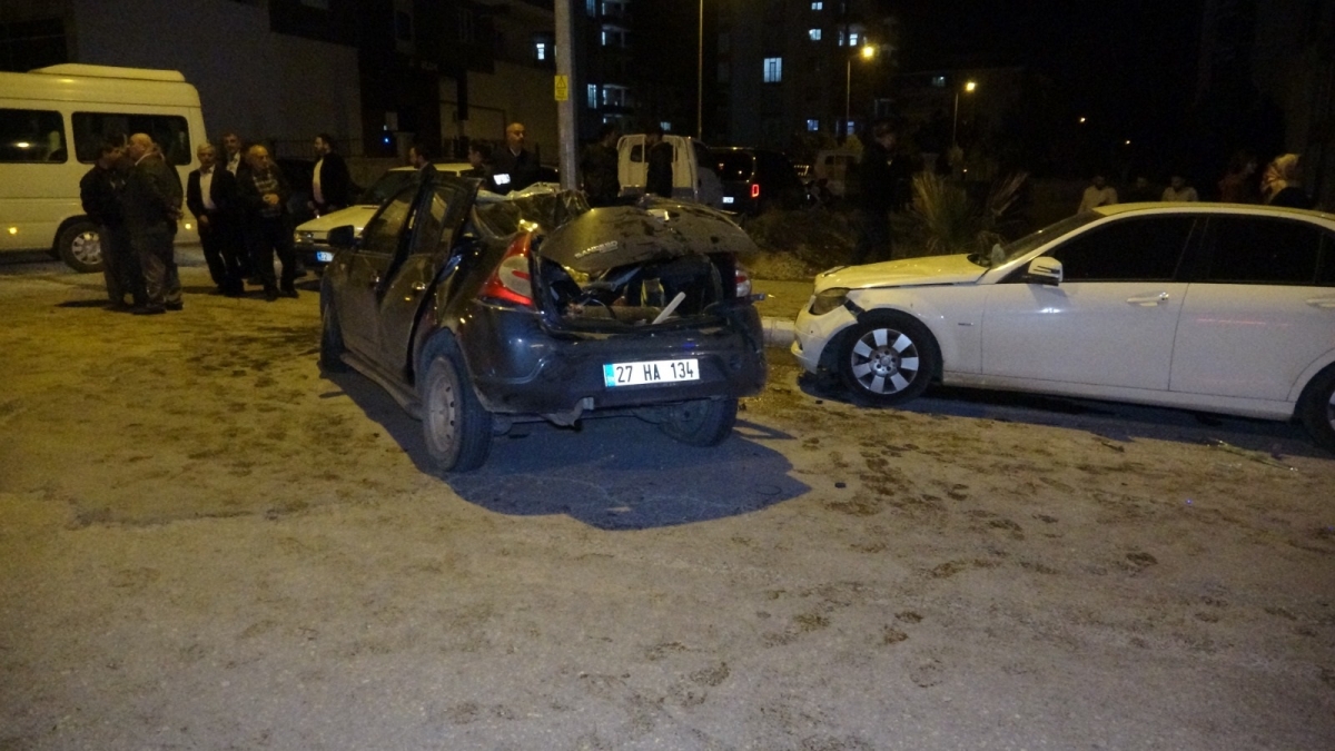 Refüje çıkan otomobil takla  attı
