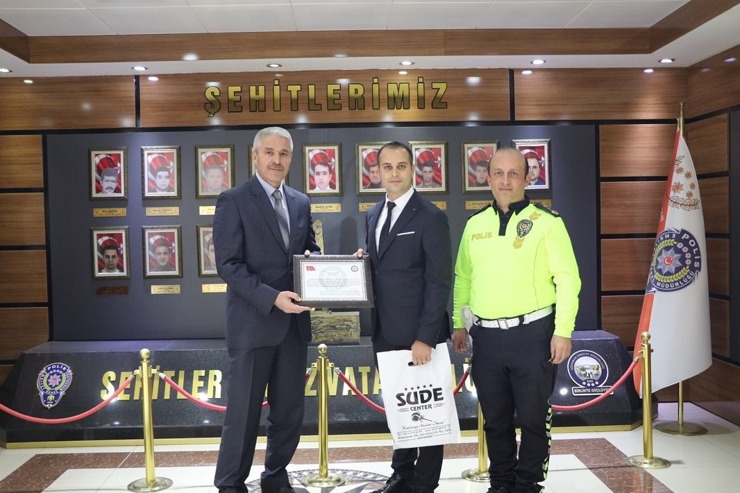 Başarılı polisler ödüllendirildi