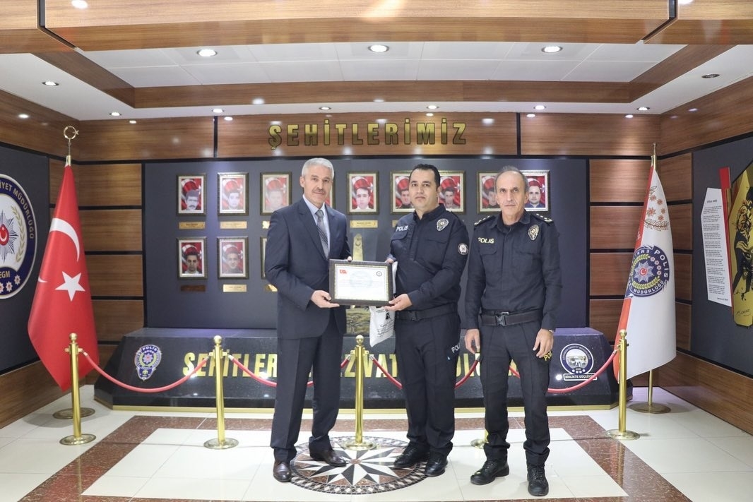 Başarılı polisler ödüllendirildi