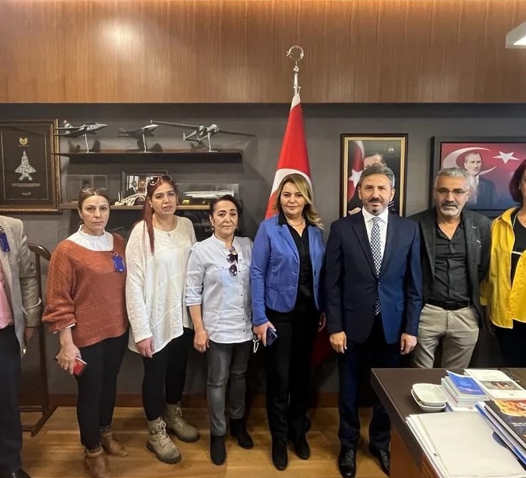 Usta öğreticiler özlük haklarını istiyor
