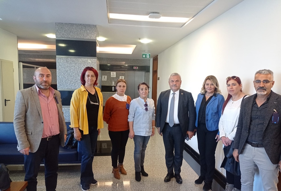 Usta öğreticiler özlük haklarını istiyor