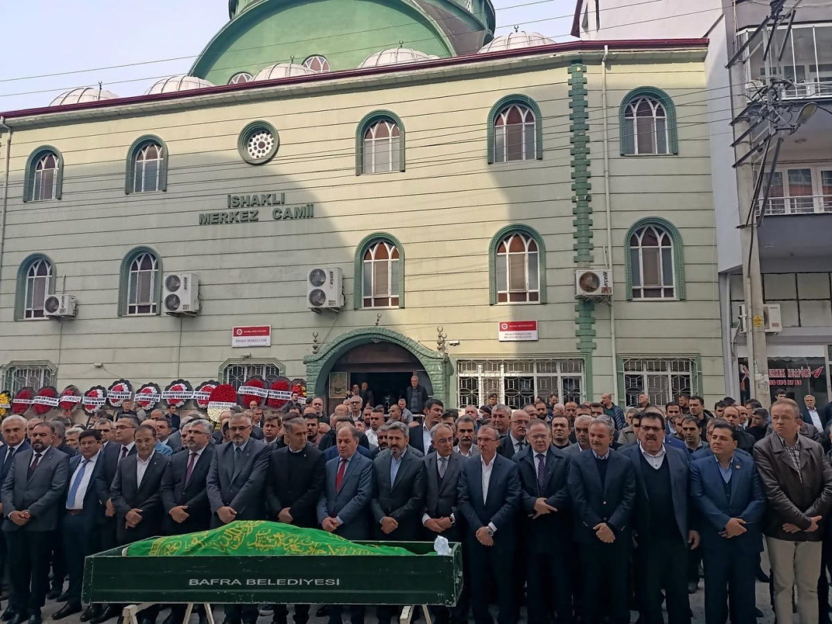 Vali Çuhadar’ın Babası Yaşar Çuhadar dualarla son yolculuğuna uğurlandı