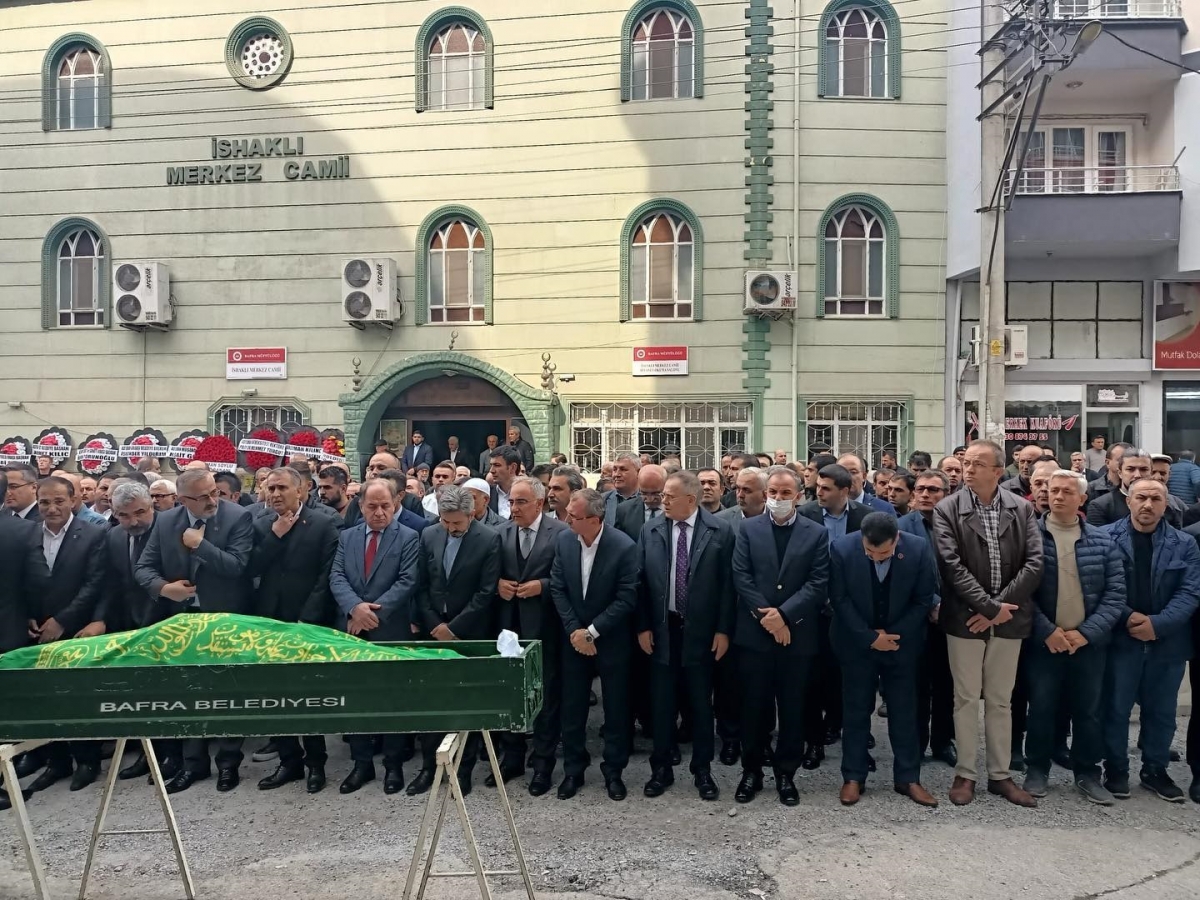 Vali Çuhadar’ın Babası Yaşar Çuhadar dualarla son yolculuğuna uğurlandı