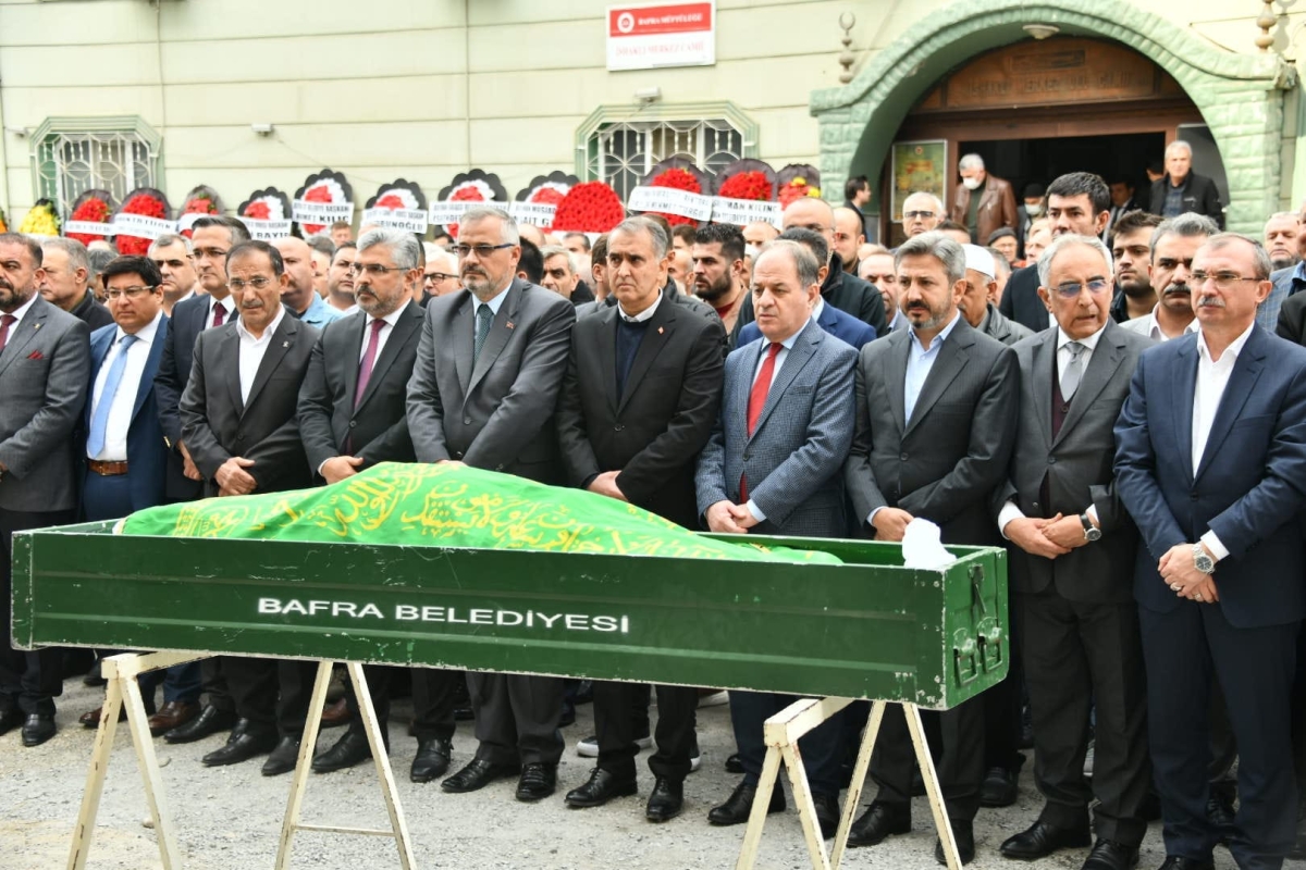 Vali Çuhadar’ın Babası Yaşar Çuhadar dualarla son yolculuğuna uğurlandı