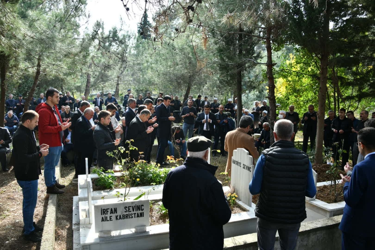 Vali Çuhadar’ın Babası Yaşar Çuhadar dualarla son yolculuğuna uğurlandı