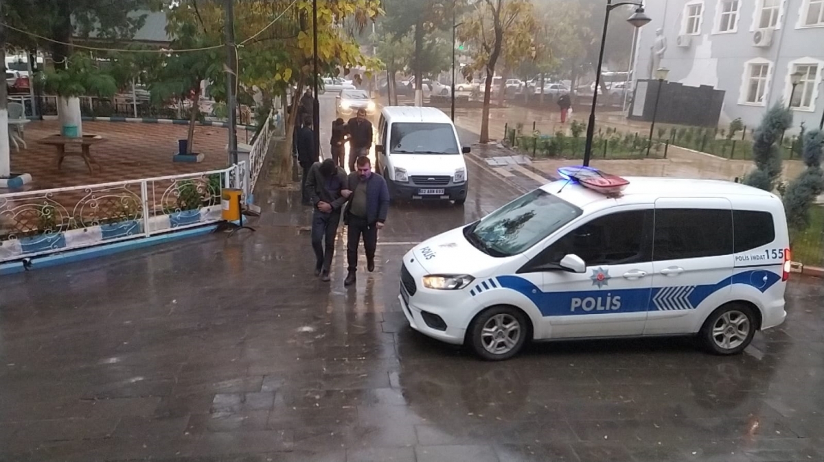 Besni’de otomobil hırsızları tutuklandı