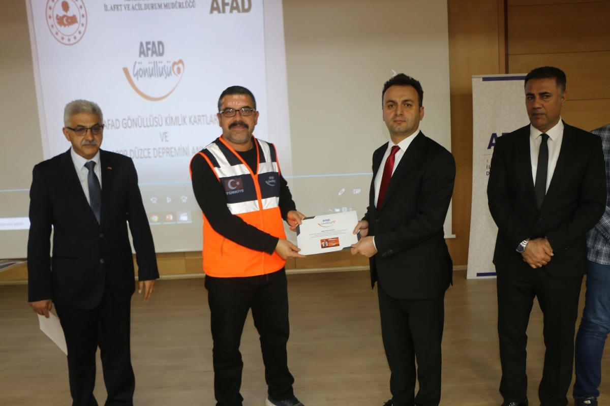 AFAD gönüllüleri kimliklerini aldı