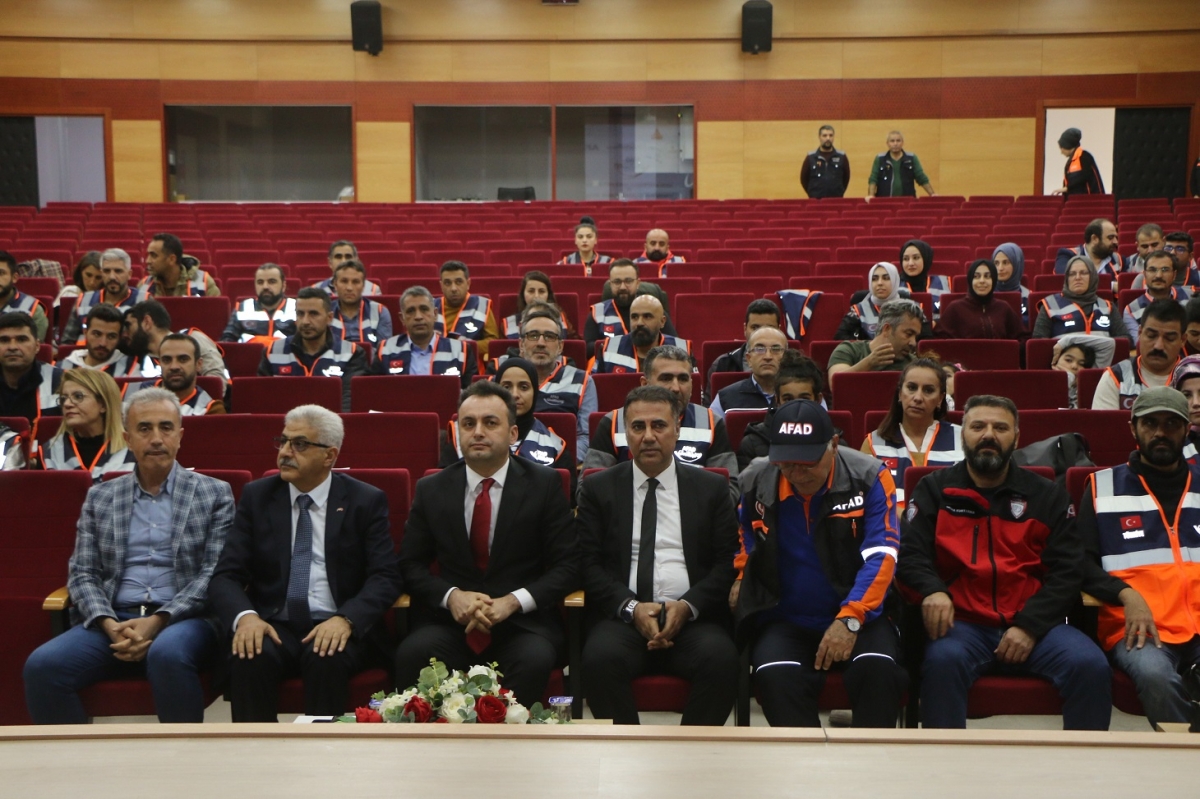 AFAD gönüllüleri kimliklerini aldı