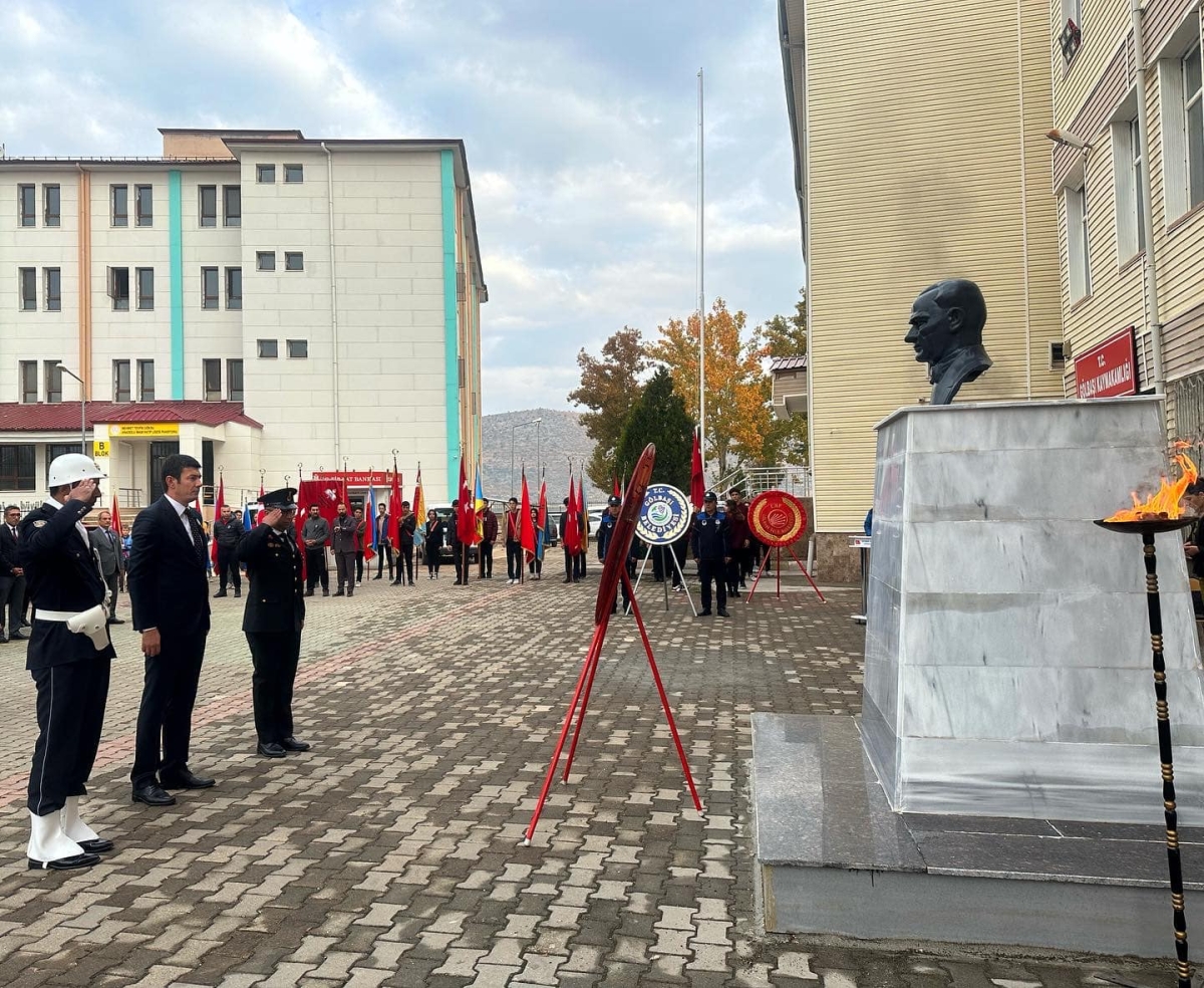 Gölbşaı'nda 10 Kasım töreni