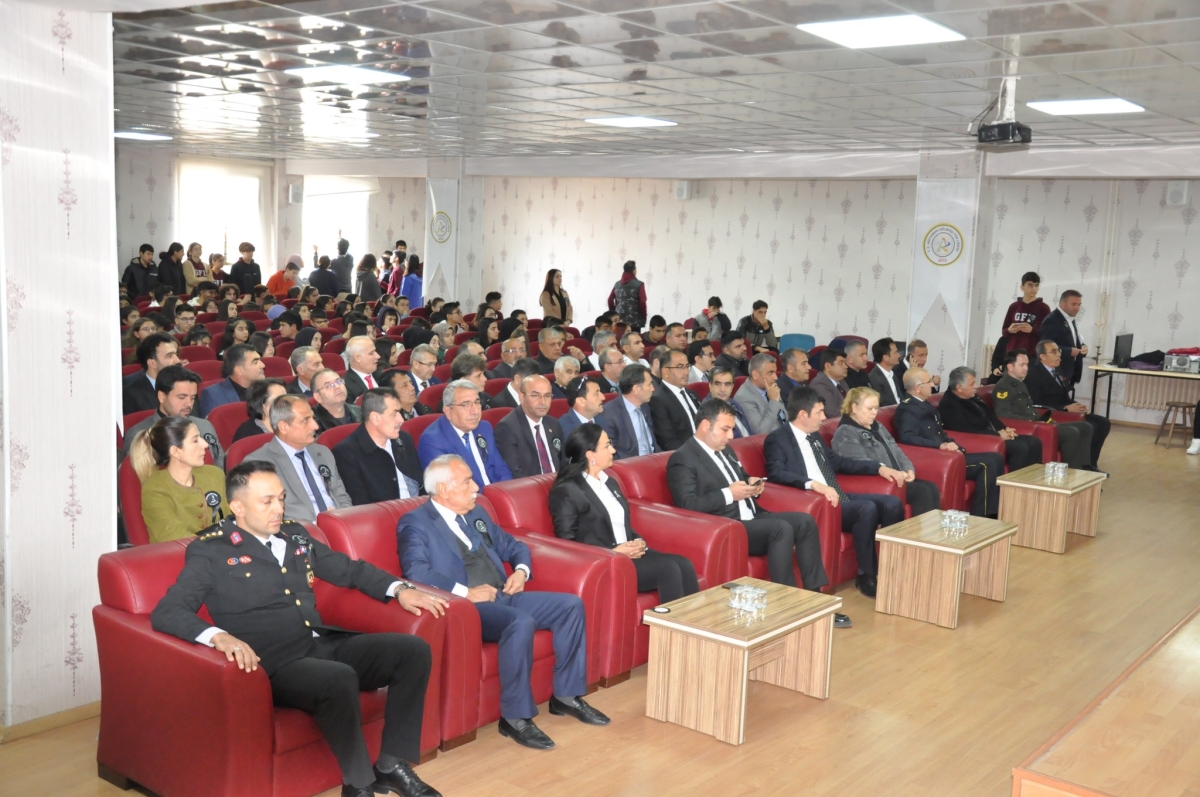 Gölbşaı'nda 10 Kasım töreni