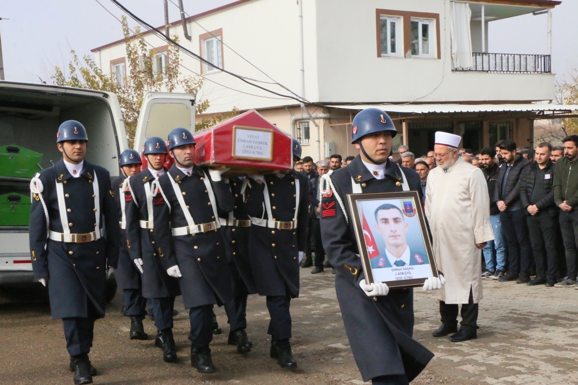Astsubay Emrah Daşkol , toprağa verildi
