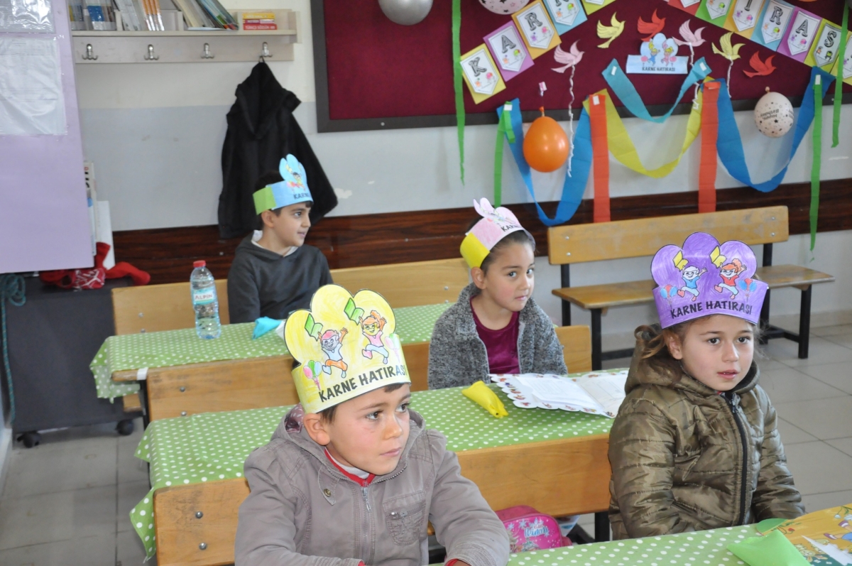 Gölbaşı’nda 11879 öğrenci karne aldı.