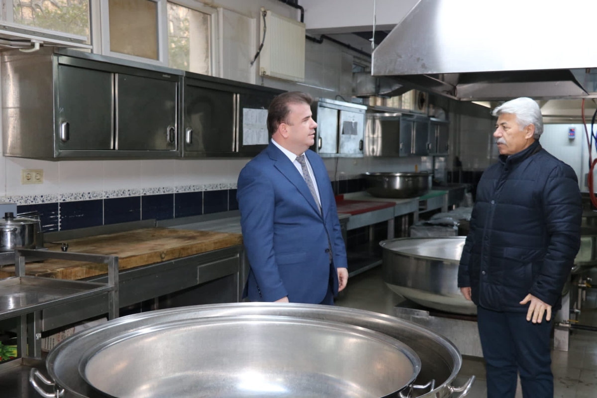 Öğrencilere Üretsiz Yemek 