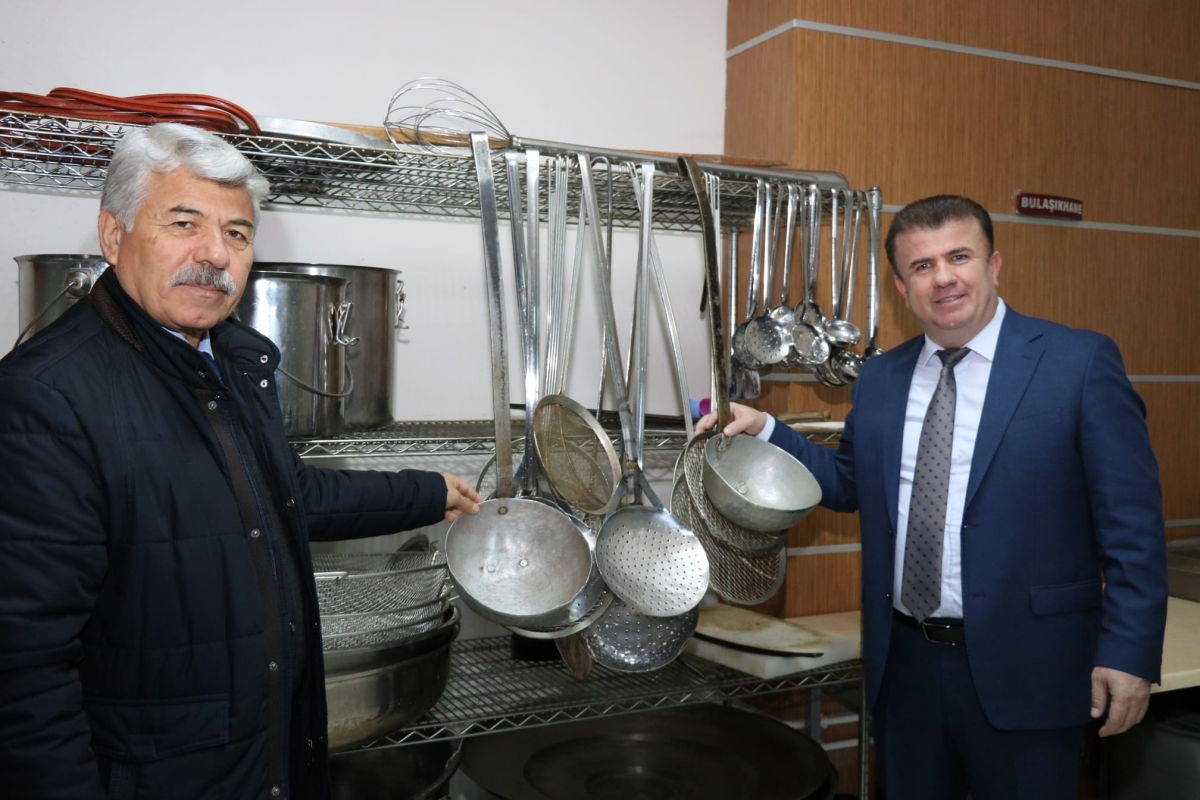 Öğrencilere Üretsiz Yemek 