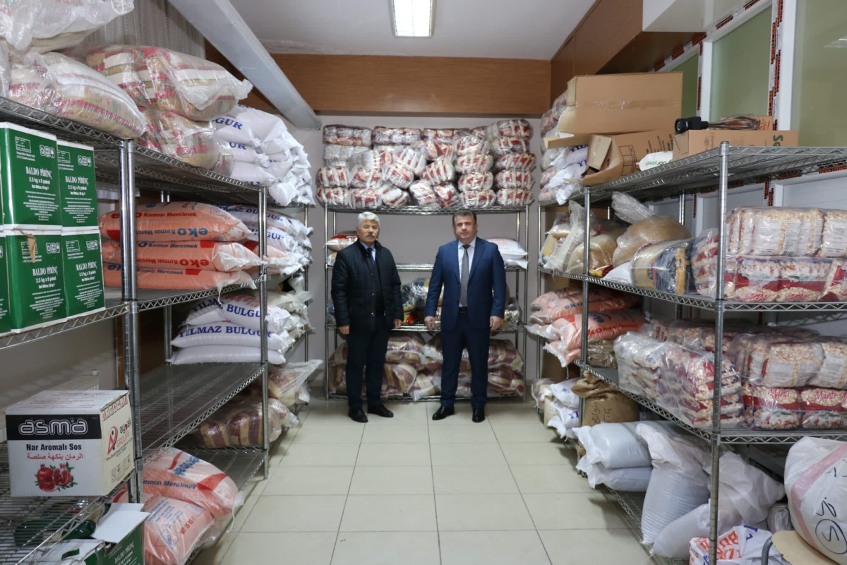 Öğrencilere Üretsiz Yemek 