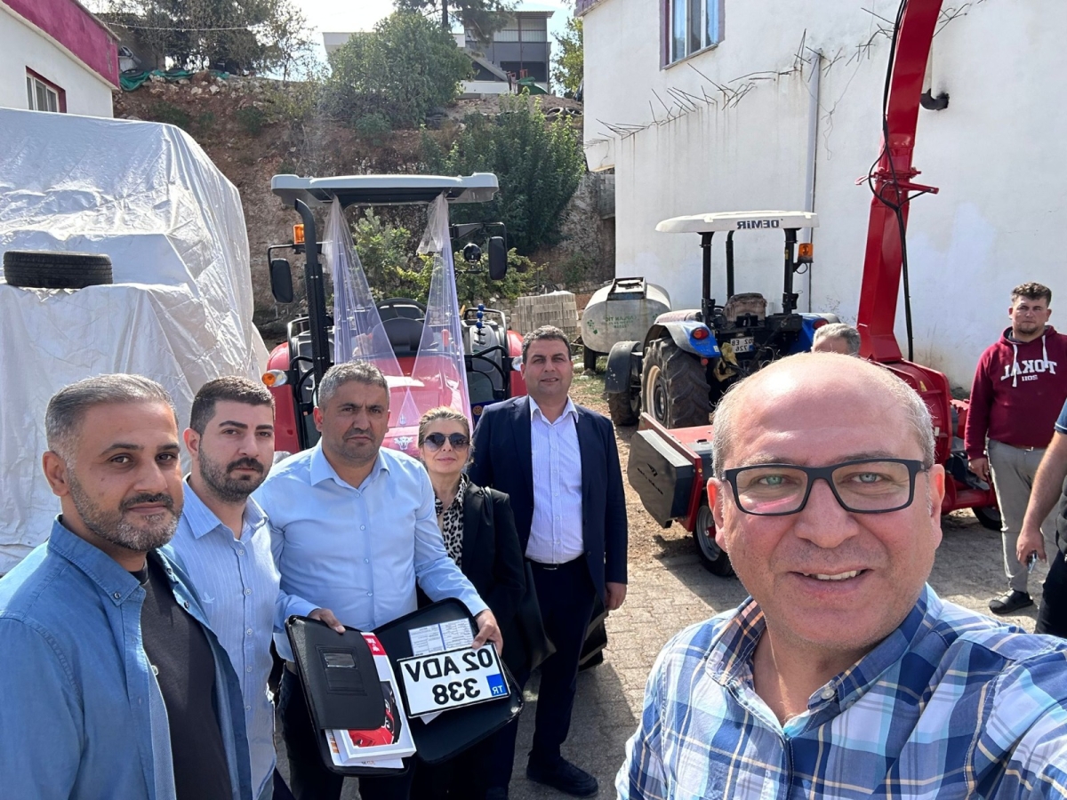 ROTARYDEN SÜT BİRLİĞİNE TRAKTÖR VE SİLAJ MAKİNESİ DESTEĞİ