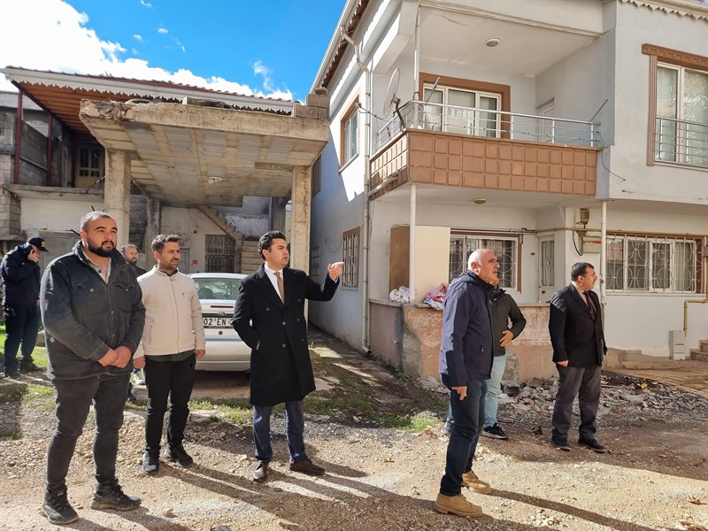 Kaymakam Seyhan,İnceleme