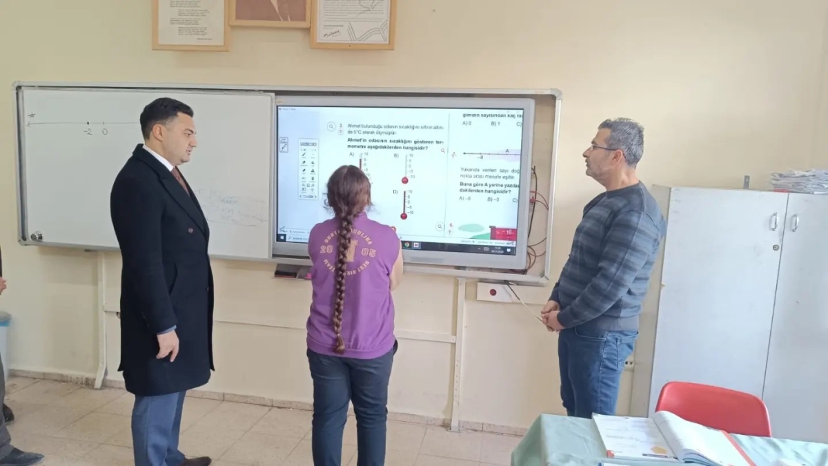 Kaymakam Seyhan  Okul Ziyareti