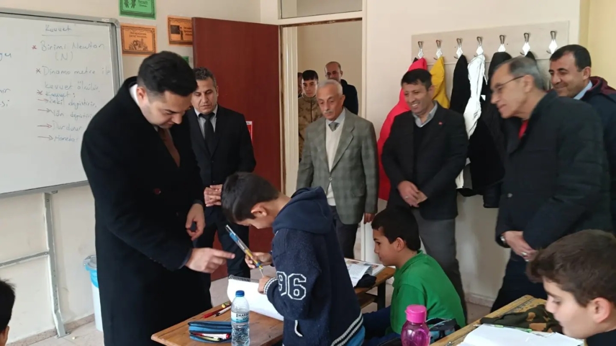 Kaymakam Seyhan  Okul Ziyareti