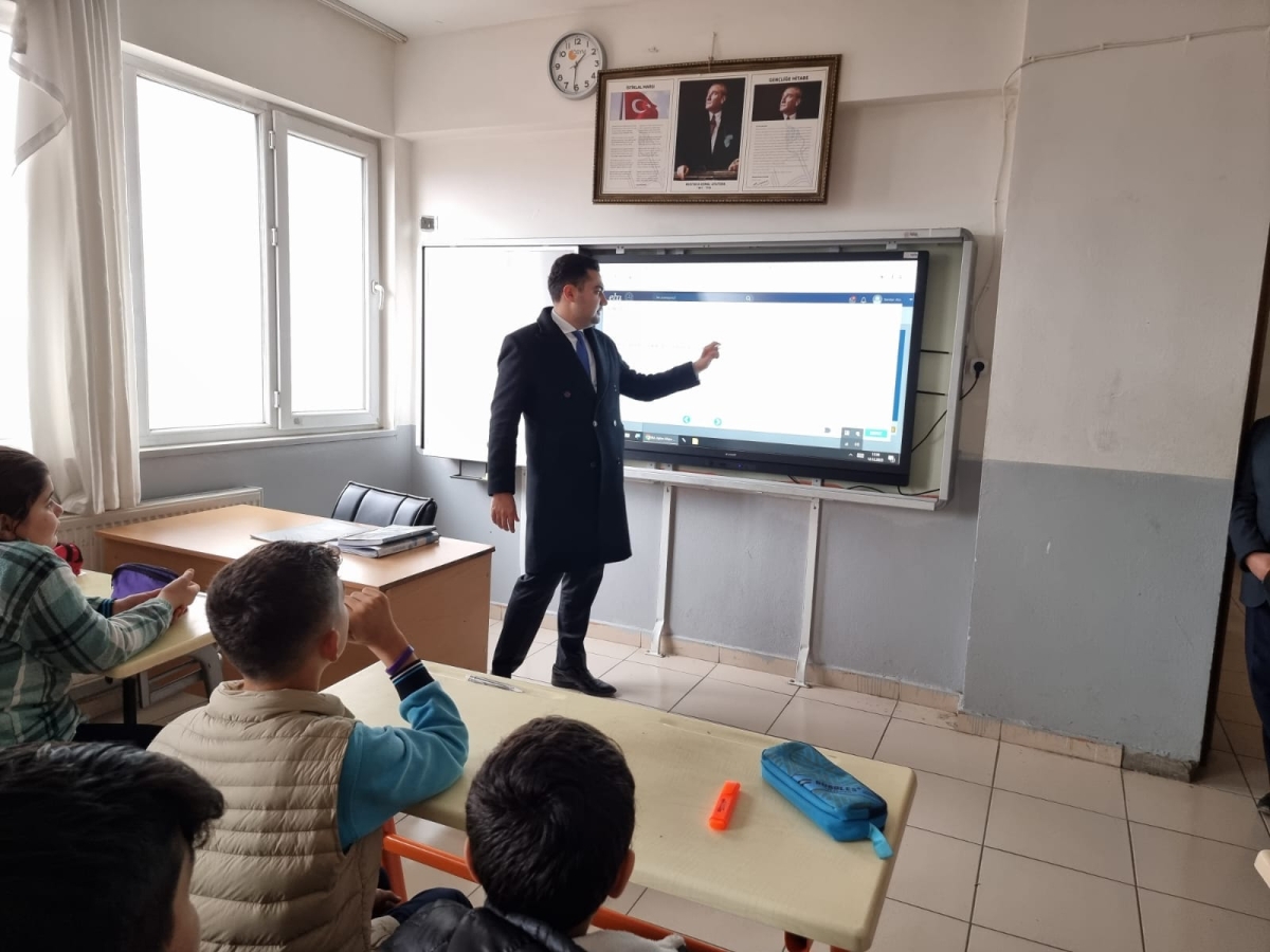 Kaymakam  Okul ziyaretleri