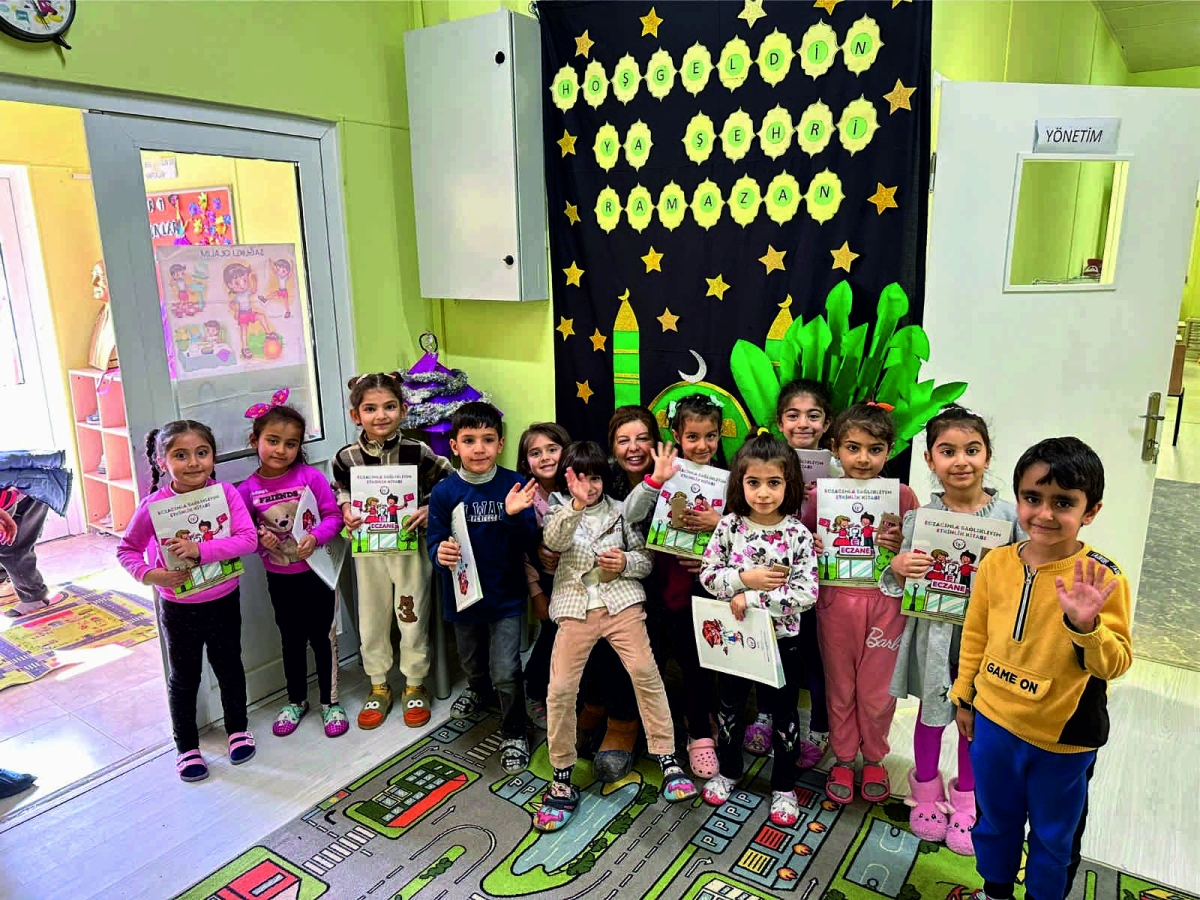 ROTARY’DEN ÖĞRENCİLERE KİTAP DESTEĞİ 