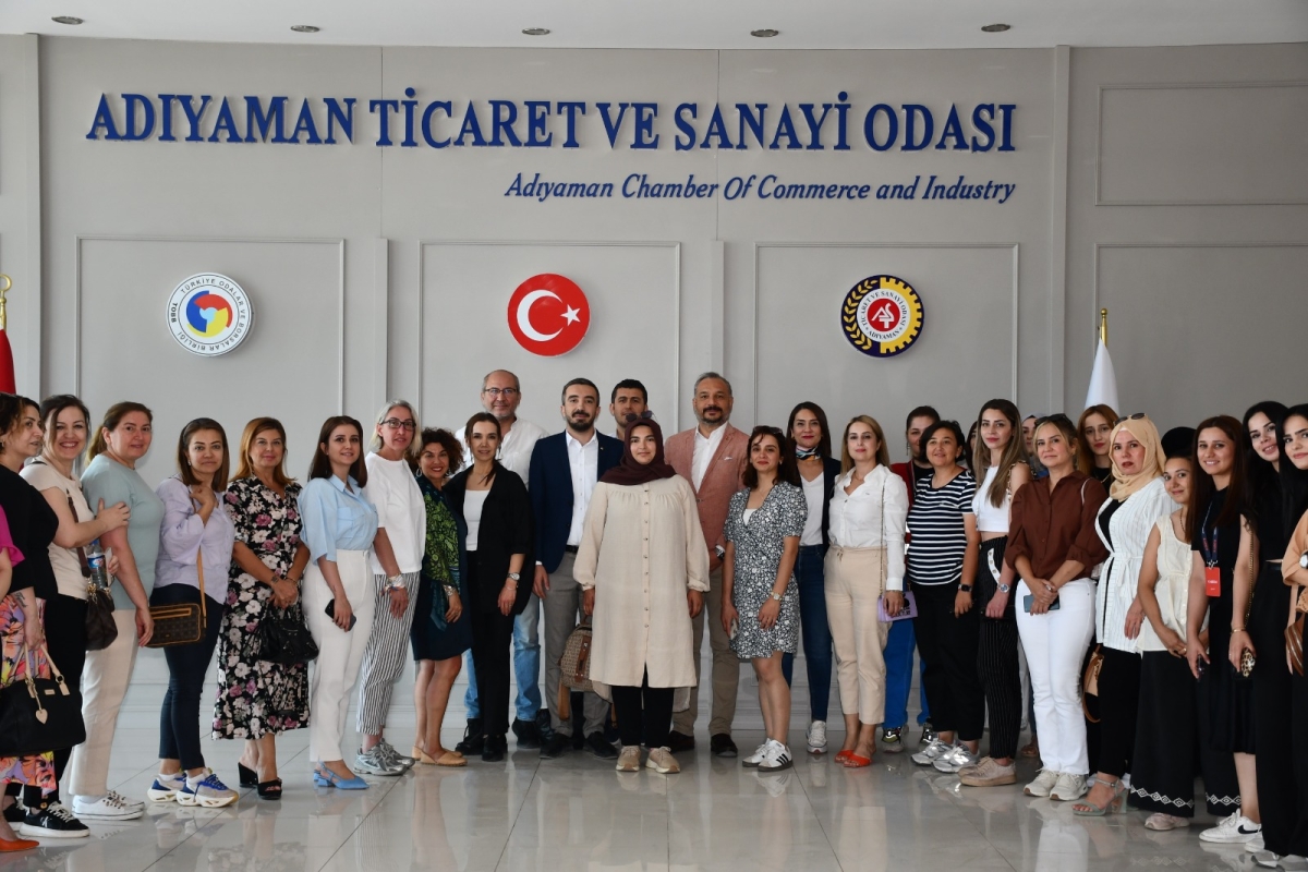 ADIYAMANLI GENÇ KIZLAR VE GİRİŞİMCİ KADINLARA BINYAPRAK’TAN MENTORLUK DESTEĞİ: DEPREMİN YARALARINI SARIYORLAR