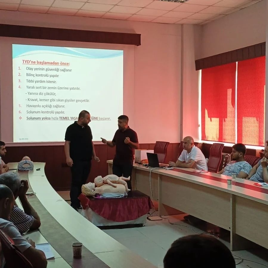 Ambulans sürücülerine ilk yardım eğitimi