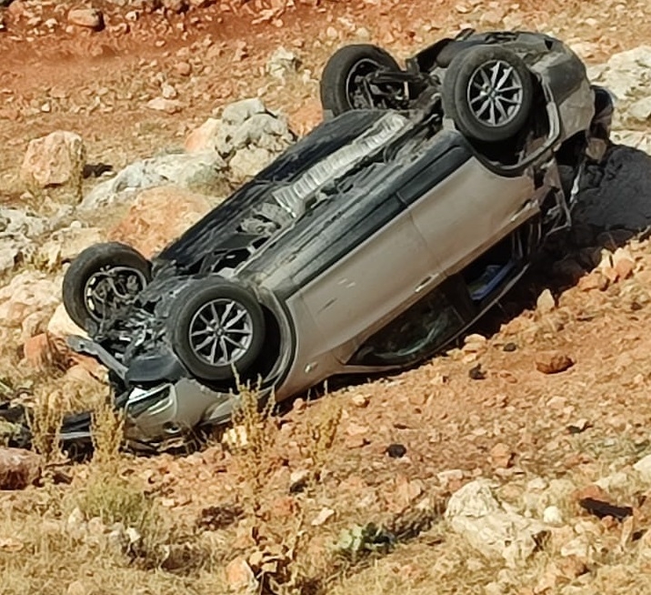 Kahta’da şarampole devrilen otomobildeki 5 kişi yaralandı