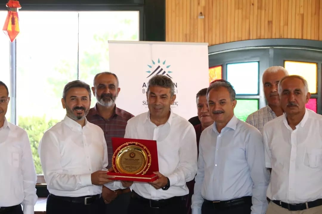 Muhtarlar Federasyonu'ndan Başkan Aydın'a plaket