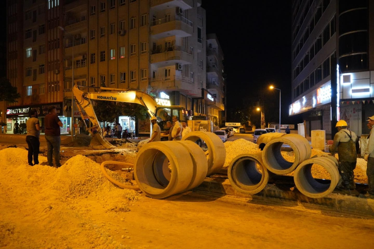 Adıyaman Belediyesi'nden gece mesaisi