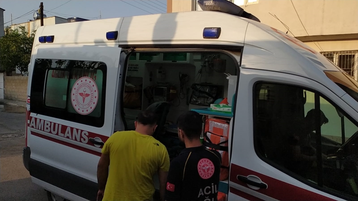 Park halindeki otomobile çarpan sürücü yaralandı 