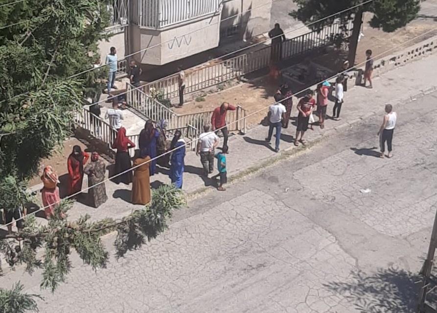 4'üncü kattan düşen genç ağır yaralandı 