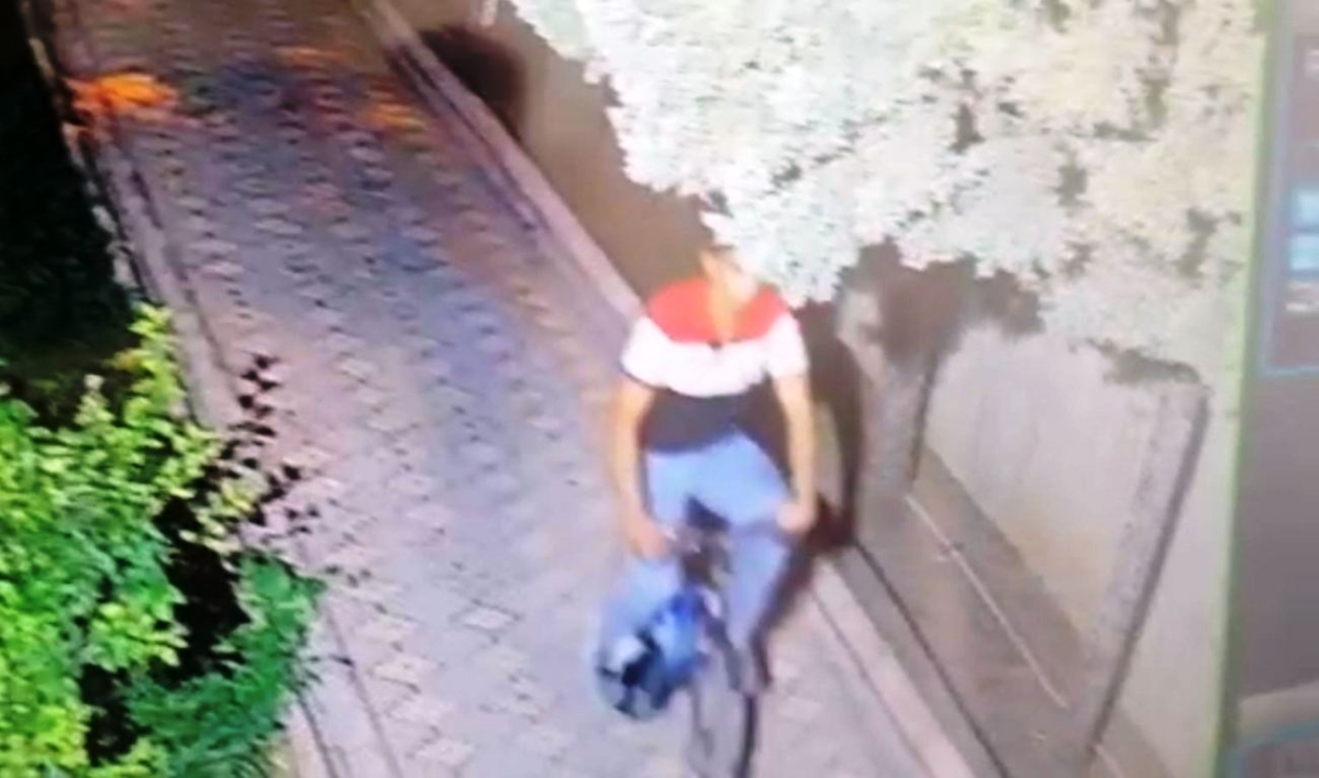 Bisiklet hırsızlığı güvenlik kameralarına yansıdı 