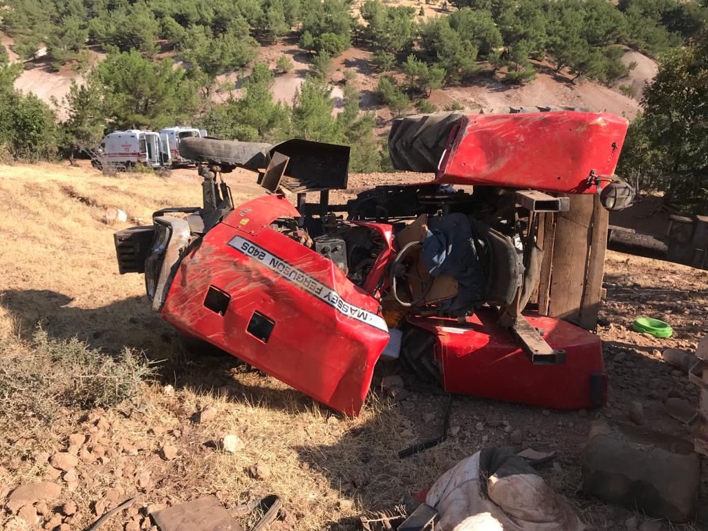 Yukarı Nasırlı'da Traktör Devrildi:1 Ölü 8 Yaralı