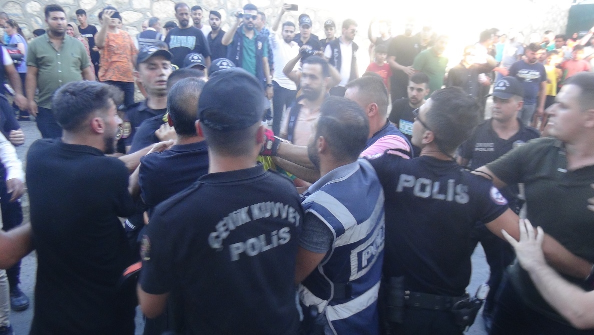 Adıyaman'da maç sonrası taraftarlar arasında arbede