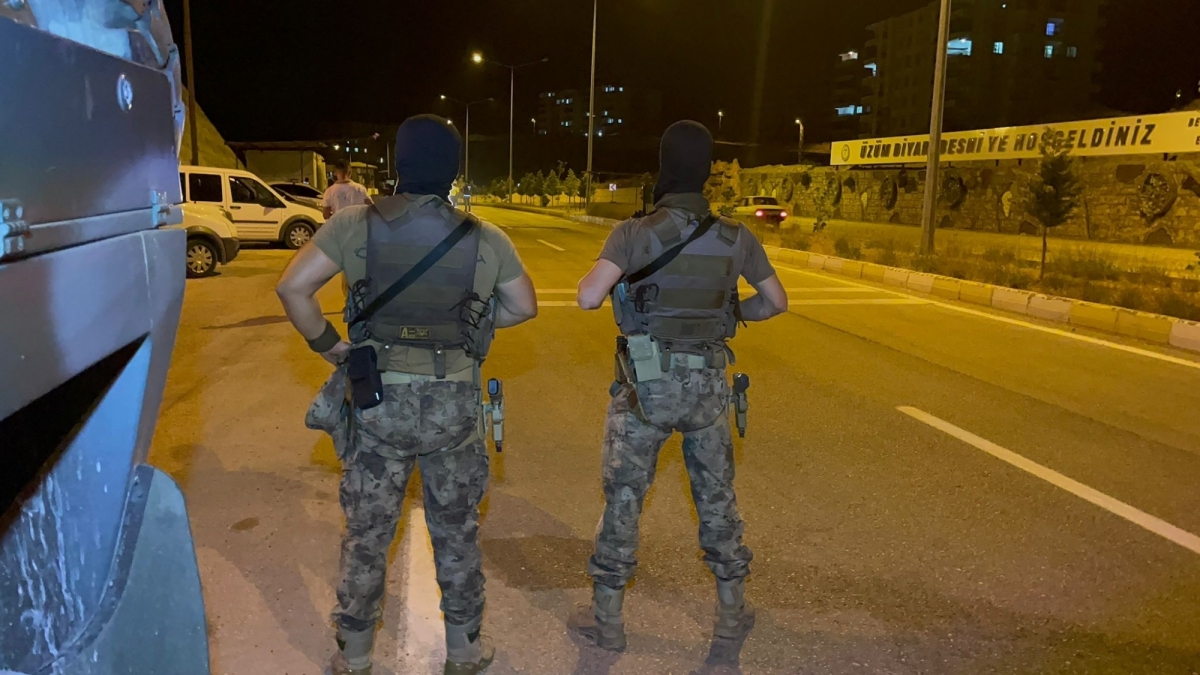 Besni'de 'Narkotik' uygulamasında 4 gözaltı 