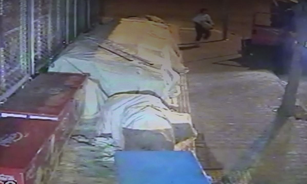Patates hırsızlığı güvenlik kameralarına yansıdı 