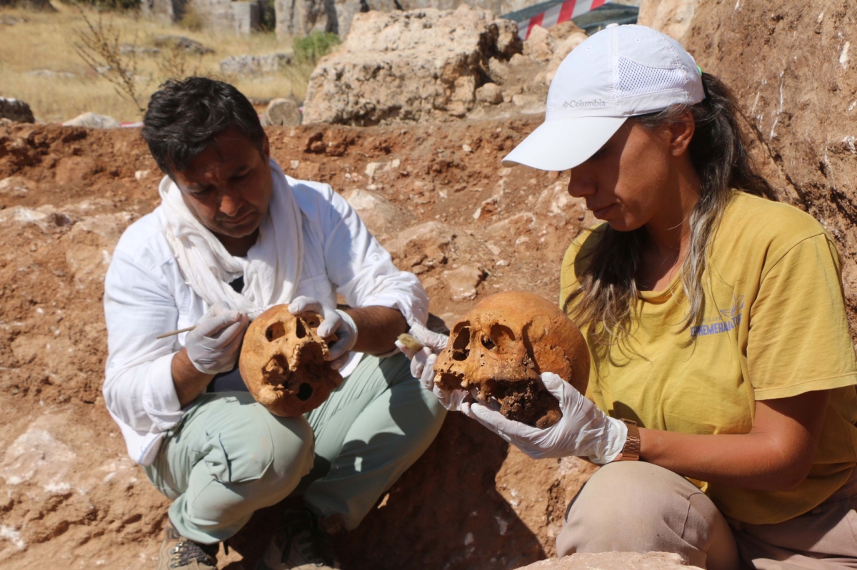 Perre Antik Kent'te 1800 yıllık 4 insan iskeleti bulundu 