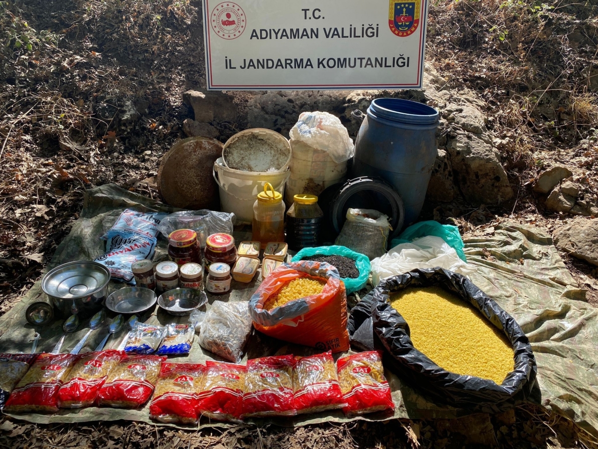PKK'ya ait yaşam malzemeleri ele geçirildi